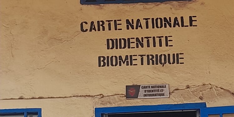 Le Calvaire des Guinéens pour l’Obtention de la Carte d’Identité Nationale : Entre Manque de Courant et Corruption