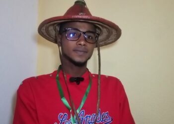 Boubacar Diallo rafle l prix du Slam pastoral  au FAR de Labé 