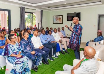 Le premier ministre face aux guinéens vivant au Rwanda : ” la Guinée avance, il faut voir la perspective 