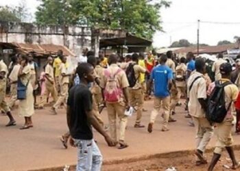 Kaloum : des élèves dans les rues suite à l’arrestation de l’un de leurs professeurs