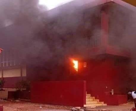 Université générale Lansana Conté : le bloc de laboratoire de recherches avalé par des flammes
