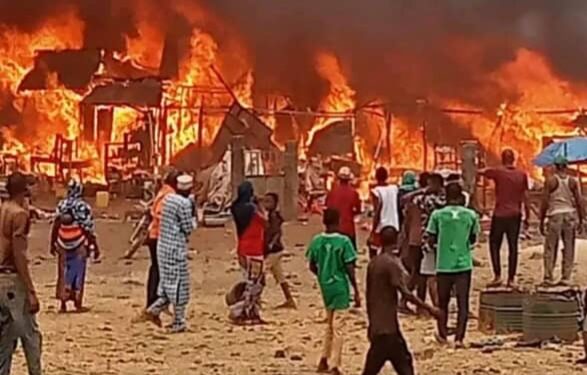Gaoual : un feu d’origine inconnue ravage le grand marché de Kounsitel