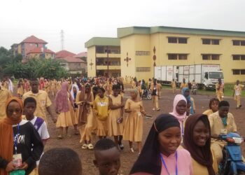 Guinée : fin des épreuves pour les élèves en Kaki