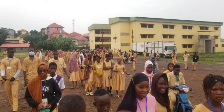 Guinée : fin des épreuves pour les élèves en Kaki