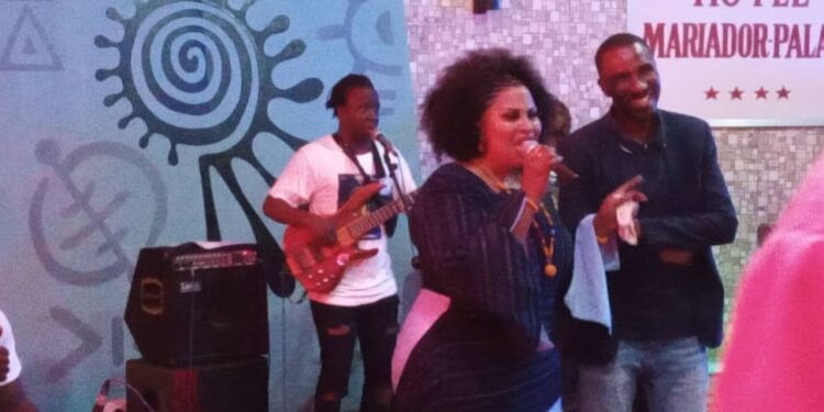 Fête de la musique : Foudis Diallo prend en otage son public à Conakry