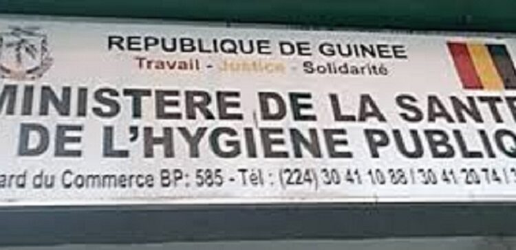 Guinée /mesure contre le Covid 19 : le port de masques est obligatoire pour les pèlerins les 21 jours après leur arrivée ( communiqué)