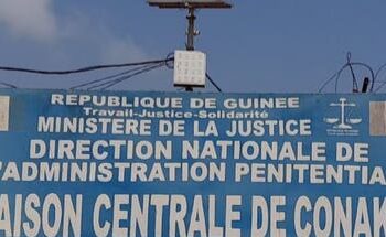 Albert Loua tué à la maison centrale de Conakry : « Sékou Fofana l’a étranglé et Douza a pris ses pieds jusqu’à ce qu’il a perdu sa respiration »