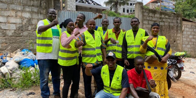 L’Association des Jeunes pour la Solidarité et le Développement de Tougué s’active pour le reboissement de sa préfecture ( communiqué )