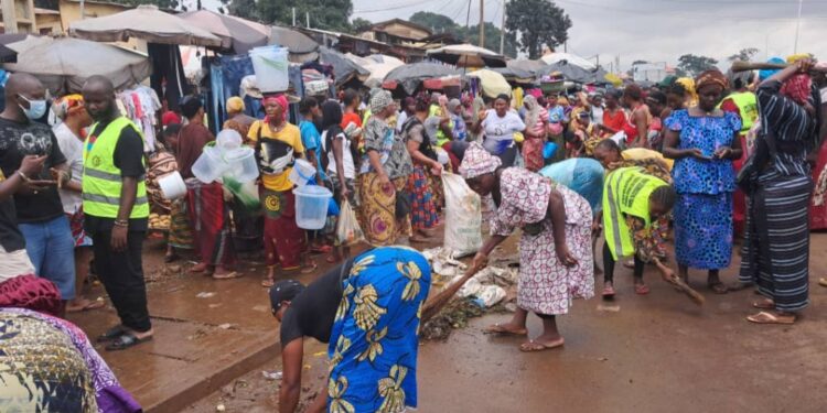 Coyah / Sanoyah : coups de balais au marché de km36