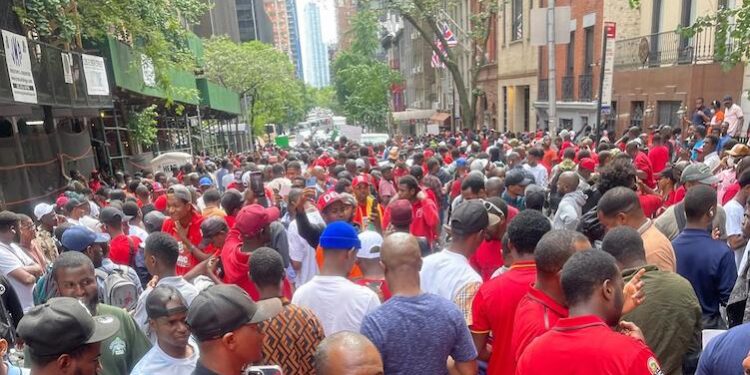 New York : des guinéens dans la rue pour exiger la libération des activistes  arrêtés…