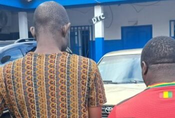Conakry : des spécialistes en vol de motos présentés à la presse