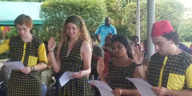 Guinée : quatre nouveaux volontaires du corps de la paix prêts à servir l’école guinéenne