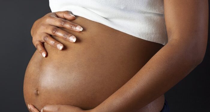 Loupe-confidences : Hadiatou, enceinte de 7 mois, découvre qu’elle porte à nouveau un enfant