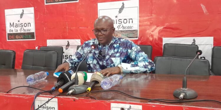 Secteur sanitaire en Guinée : Dr N’Famara Camara présente deux livres