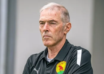 La Fédération Guinéenne de Football présente ses condoléances à Michel Dussuyer suite au décès de sa mère