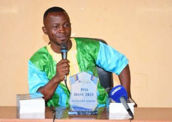 “Une bibliothèque par école privée !” : Le cri du cœur de l’écrivain Abdourahmane Sénateur Diallo pour réveiller la jeunesse guinéenne à la lecture