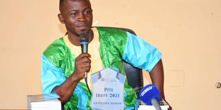 “Une bibliothèque par école privée !” : Le cri du cœur de l’écrivain Abdourahmane Sénateur Diallo pour réveiller la jeunesse guinéenne à la lecture