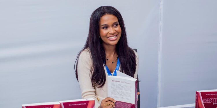 Quand le destin s’en mêle : Mariam Goepogui dévoile son roman “Destins entrelacés”