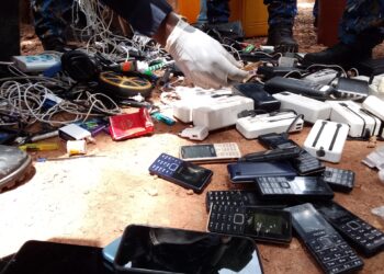 Siguiri : Descente musclée à la prison – le procureur découvre téléphones, drogue et complicités suspectes !