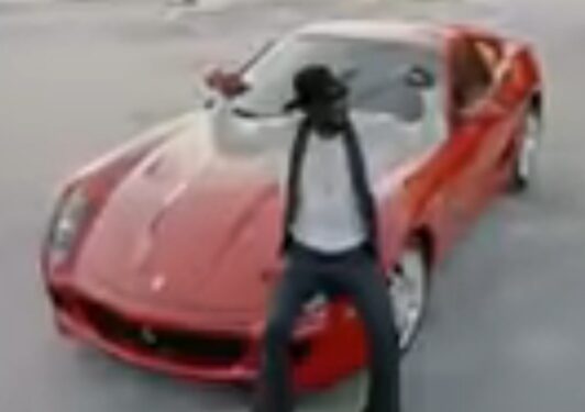 Oudy 1er magnifie la Guinée dans “Guinée Puissance” (Clip)
