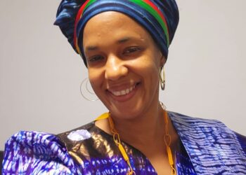 Loupe sur Néné Yali : Une Ambassadrice de la Culture Guinéenne au Cœur de Berlin