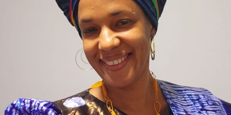 Loupe sur Néné Yali : Une Ambassadrice de la Culture Guinéenne au Cœur de Berlin