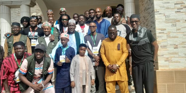 Festival des Arts et du Rire : Mamadou Thug et sa délégation reçus par l’Imam de la grande mosquée de Labé