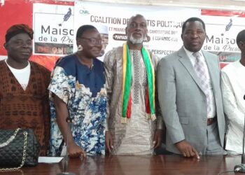 Guinée : Une coalition “spontanée” supplie Doumbouya de rester au pouvoir 