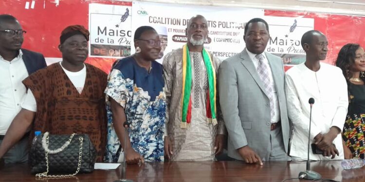 Guinée : Une coalition “spontanée” supplie Doumbouya de rester au pouvoir 