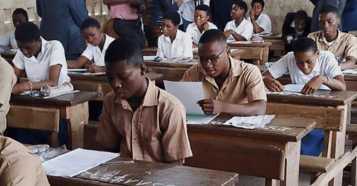 BEPC 2025 : un taux de réussite national de 54,16 %, les filles à 53,96 %