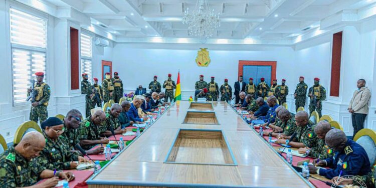 Guinée : le Conseil supérieur de la défense nationale tient sa première session sous la présidence du Général Mamadi Doumbouya