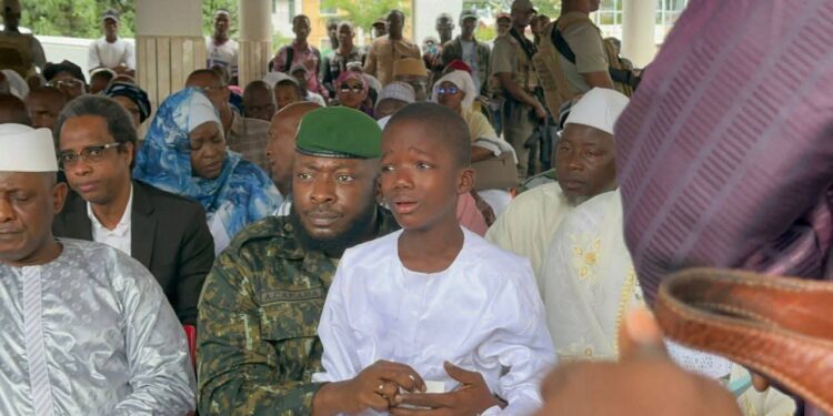 Hommage à Daouda Taban Sylla : Le Président Mamadi Doumbouya offre une maison à sa famille et assure l’avenir de ses enfants