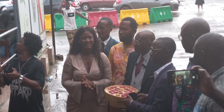 Guinée : La FENACOGUI honore Sanou Kerfalla Cissé, un « homme de cœur » au service de la culture