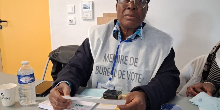 Référendum constitutionnel en Guinée : à Lille, des électeurs guinéens privés de leurs cartes pour le scrutin de ce dimanche 21 septembre 2025.