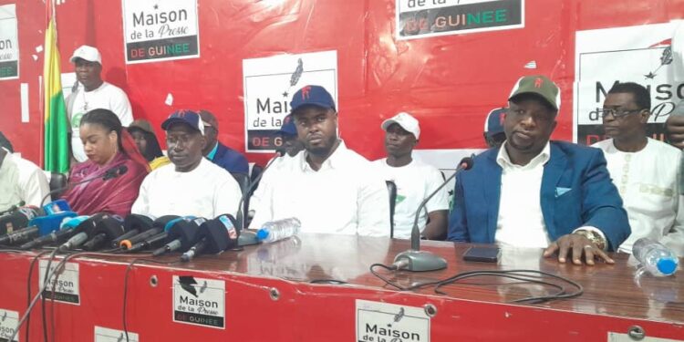 Guinée : un mouvement citoyen exhorte Mamadi Doumbouya à briguer la présidence