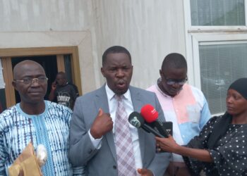 Vers la présidentielle en Guinée : une coalition pousse Doumbouya à se présenter