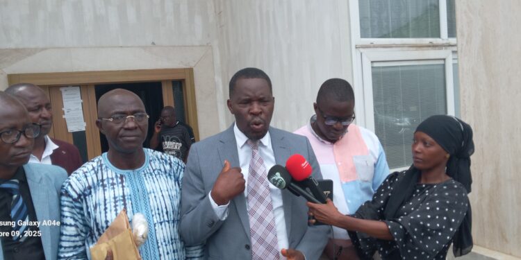 Vers la présidentielle en Guinée : une coalition pousse Doumbouya à se présenter