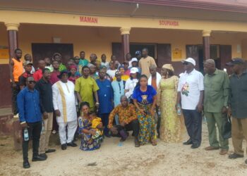 Francis Haba, Michel Maomou et Zézé Touaro renforce l’ancrage de la CMP auprès de la communauté kissienne de Coyah pour l’élection du Président Mamadi Doumbouya