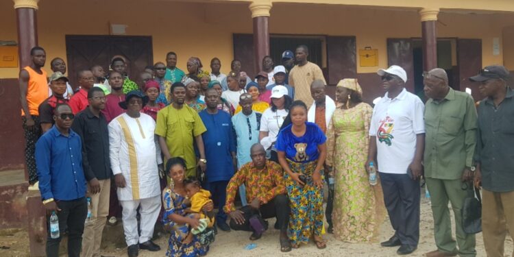 Francis Haba, Michel Maomou et Zézé Touaro renforce l’ancrage de la CMP auprès de la communauté kissienne de Coyah pour l&rsquo;élection du Président Mamadi Doumbouya