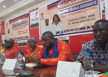 Guinée : Après le rejet de sa candidate, le parti RDN apporte son soutien à Mamadi Doumbouya