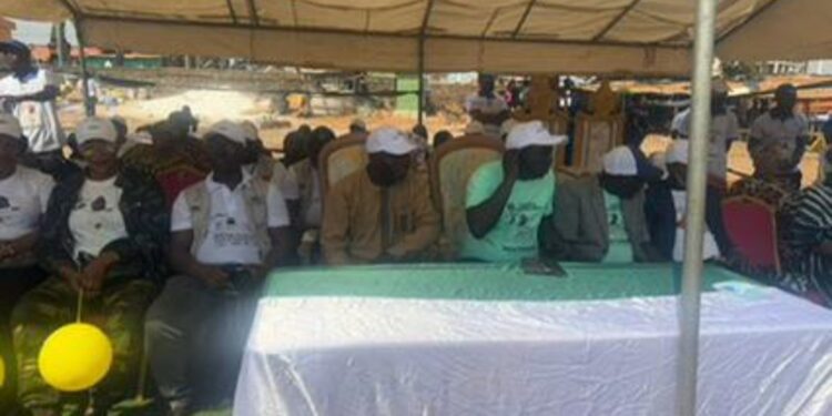 Dixinn : les acteurs de la friperie affichent leur soutien au CNRD et au candidat Mamadi Doumbouya