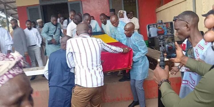 Guinée : hommages officiels à Aboubacar Sidiki Diakité, dit « Toumba », à Conakry