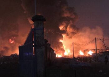 Drame nocturne à Bambéto : un incendie domestique fait trois morts, un survivant