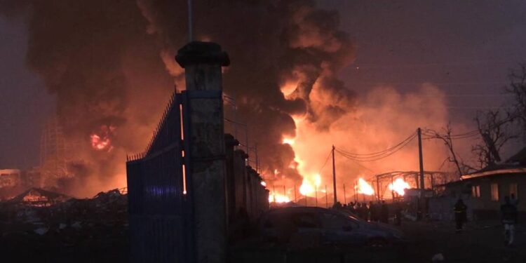 Drame nocturne à Bambéto : un incendie domestique fait trois morts, un survivant