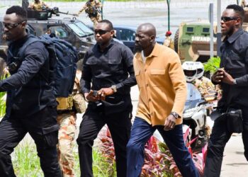 Après ses congés, Mamadi Doumbouya retrouve Conakry sous haute surveillance