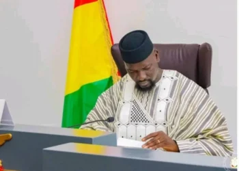 Guinée : Mamadi Doumbouya limoge deux ministres et un conseiller à la Présidence