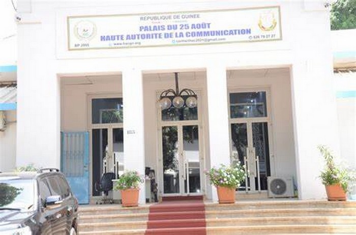 Guinée : la HAC revendique une campagne électorale apaisée et appelle à poursuivre l’assainissement du paysage médiatique