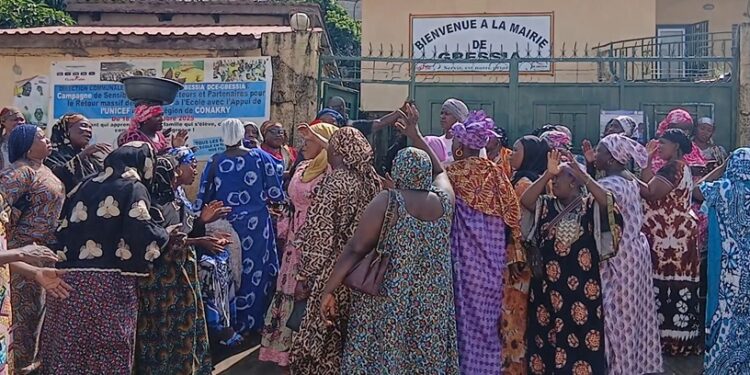 Conakry : à Béhanzin, des citoyens réclament le retour de l’ancienne cheffe de quartier