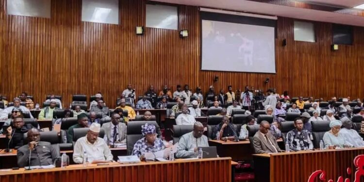 Guinée : plus de 5 400 milliards GNF mobilisés pour stabiliser le prix du carburant dans le budget rectificatif 2026