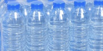 Guinée : de nouveaux prix plafonds fixés pour l’eau minérale et minéralisée